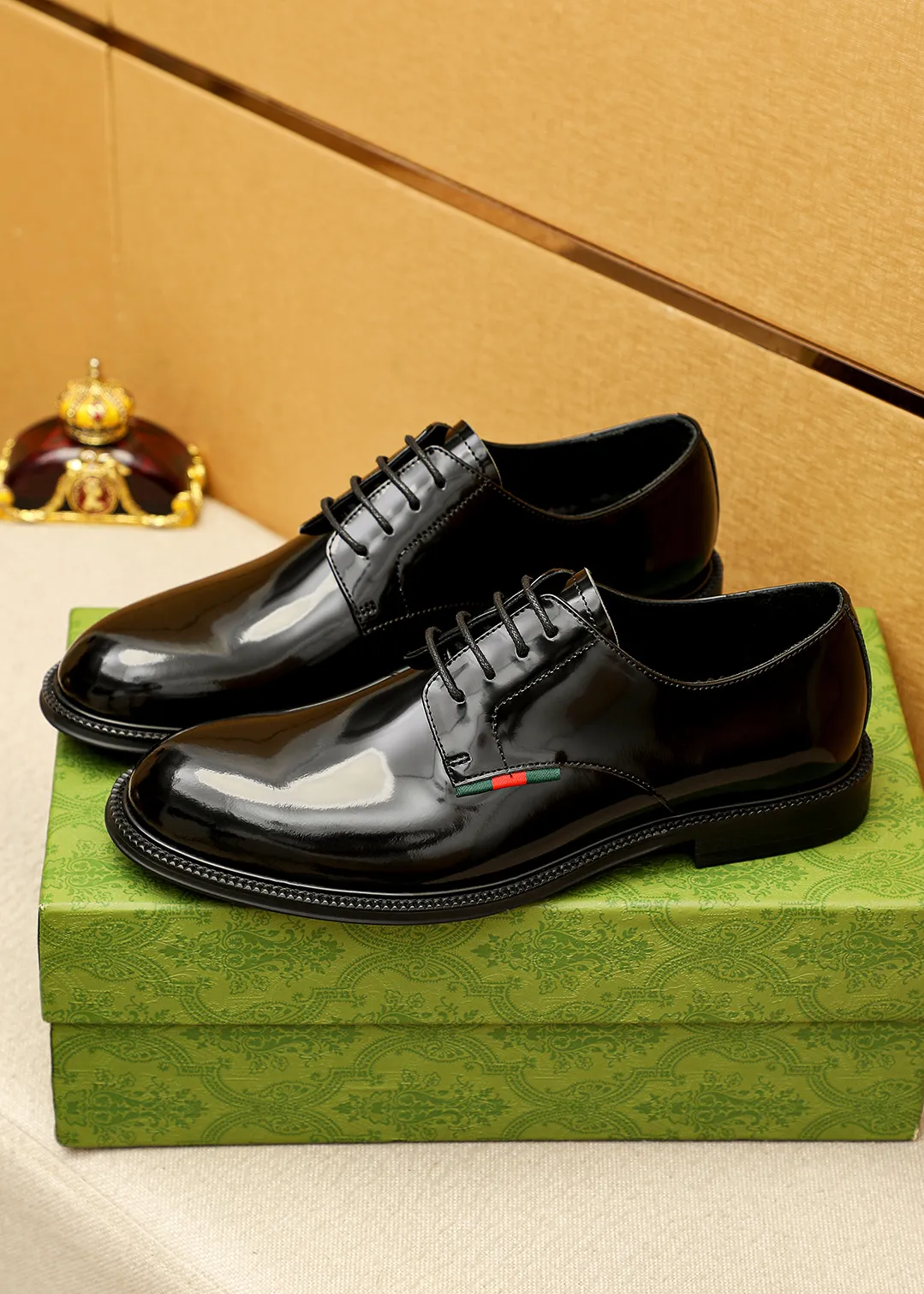 Men's shoes 💰520 💐 Product trademark: GUCCI "Gucci" business leather shoes Regular size: 38-44 (45.46🉑️customized) Product materials: Selected imported first-layer open-edge beaded cowhide leather upper, imported water-dyed cowhide leather lining. Strong three-dimensional visual effect, original outsole Color: 4⃣️colors available